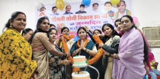 बांकीमोंगरा पालिका अध्यक्ष श्रीमती सोनी विकास झा का विभिन्न स्थानों पर हर्षोल्लास से मना जन्मदिन, मंदिरों में पहुंचकर लिया आशीर्वाद।