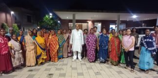 बरबसपुर में शराब दुकान खोलने का प्रस्ताव रद्द होने पर ग्रामीण महिलाओं ने पूर्व मंत्री जयसिंह अग्रवाल का जताया आभार