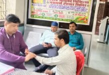 राष्ट्रीय लोक अदालत में लगा विशेष आयुर्वेद चिकित्सा शिविर, नाड़ीवैद्य डॉ. नागेंद्र नारायण शर्मा ने लोगों को बताए स्वस्थ रहने के उपाय