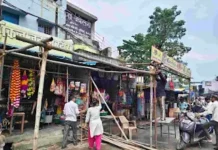दर्री में सड़क पर कब्जा करने वालों पर निगम का शिकंजा, दुकानों के आगे से हटाए गए शेड और अतिरिक्त निर्माण