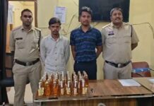 कटघोरा में शराब तस्करी पर पुलिस का शिकंजा, बाइक से 60 पौवा अंग्रेजी शराब ले जा रहे दो युवक गिरफ्तार