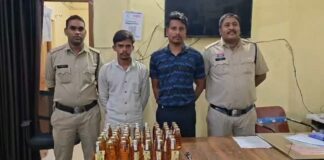 कटघोरा में शराब तस्करी पर पुलिस का शिकंजा, बाइक से 60 पौवा अंग्रेजी शराब ले जा रहे दो युवक गिरफ्तार