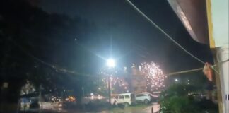 बारिश के बीच रामपुर हाउसिंग बोर्ड में बिजली के तारों में भड़की चिंगारियां, 25 मिनट तक दहशत में रहे लोग