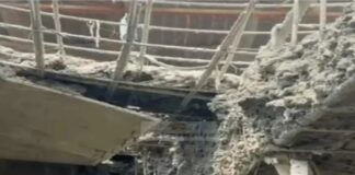 कोरबा में 10 लाख के निर्माणाधीन मंच पर बड़ा सवाल, ढलाई के अगले ही दिन भरभराकर गिरा छज्जा