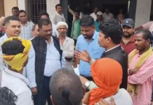 गांव के पास भालू छोड़ने पर बवाल, रेंजर को हटाने की मांग; जनप्रतिनिधियों ने दी आंदोलन की चेतावनी