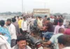 पुल पर दर्दनाक हादसा: पिकअप की टक्कर से बाइक सवार की मौत, दूसरा गंभीर