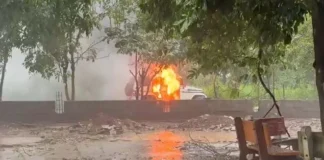 सुकमा में पुलिस की सरकारी गाड़ी में लगी भीषण आग, समय रहते बाहर निकले जवान