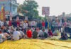 गणेश विसर्जन की झांकी पर लाठीचार्ज के आरोप से भड़का आक्रोश, सिमगा में चक्काजाम और बंद