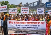 कोरबा में विस्थापन का विरोध: 200 परिवारों की दो टूक, पहले बसाहट फिर हटेंगे मकान, न्याय के लिए निकालेंगे दंडवत यात्रा
