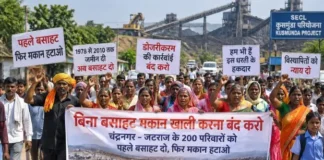 कोरबा में विस्थापन का विरोध: 200 परिवारों की दो टूक, पहले बसाहट फिर हटेंगे मकान, न्याय के लिए निकालेंगे दंडवत यात्रा