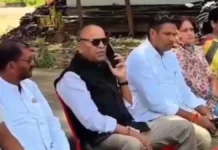 धान के पानी को लेकर किसानों के बीच पहुंचे अजय चंद्राकर, अधिकारी पर टिप्पणी का वीडियो वायरल; कांग्रेस ने साधा निशाना