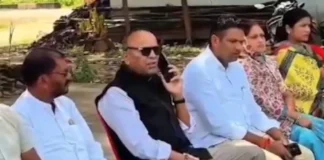 धान के पानी को लेकर किसानों के बीच पहुंचे अजय चंद्राकर, अधिकारी पर टिप्पणी का वीडियो वायरल; कांग्रेस ने साधा निशाना