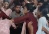 रायपुर में युवतियों के बीच सड़क पर भिड़ंत, बाल खींचकर मारपीट का वीडियो वायरल; जांच में जुटी पुलिस