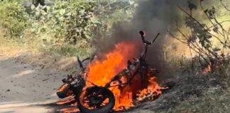 कोरबा में चलती इलेक्ट्रिक स्कूटी बनी आग का गोला, भाई-बहन ने कूदकर बचाई जान