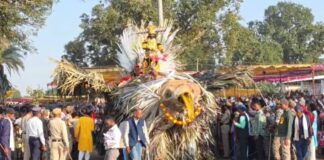 मैनपुर के दशहरा मेले में हेलीकॉप्टर बना आकर्षण, अमित शाह के आगमन की झांकी ने खींचा लोगों का ध्यान
